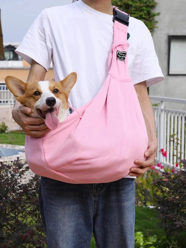 Mochila  bandolera ajustable para mascotas.